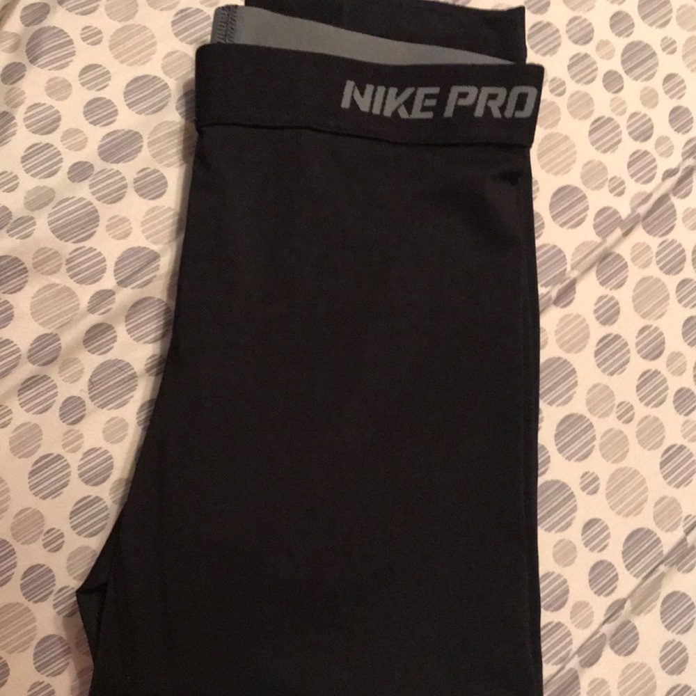XS Cropped Nike Pro Leggings